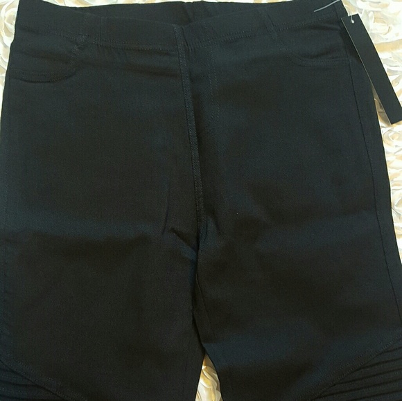 Host pick Black moto jeggings with ankle zipper - Picture 6 of 7